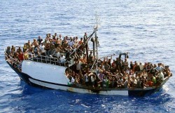 boat immigrants 999207i1 e1301349929526 «Speriamo ne affoghi qualcuno», così laltra Italia guarda a Lampedusa