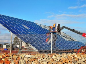 fotovoltaico ok 300x224 Decreto Rinnovabili: fotovoltaico a rischio, ognuno tifa per sè