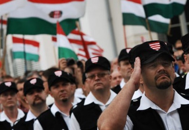 ultra destra ungheria milizie e1303936112479 Ungheria, avanguardia dellultra destra in Europa