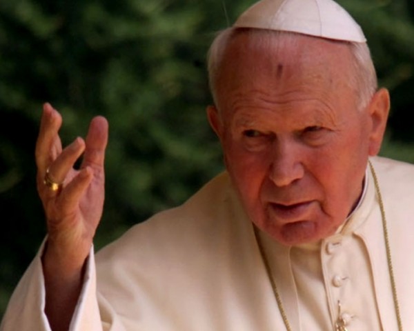 Papa Wojtyla verso la beatificazione: luci e ombre del “papa mediatico”