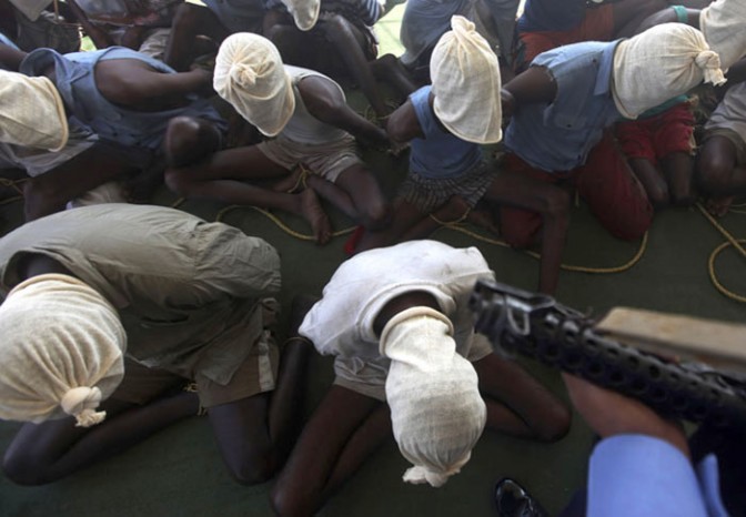 Pirati somali: 12 miliardi di dollari l’anno il giro d’affari e in continua ascesa