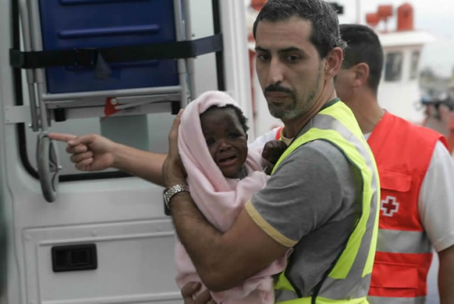 A Lampedusa riprendono gli sbarchi, arrivati in 244. Ma il Cie resta vuoto