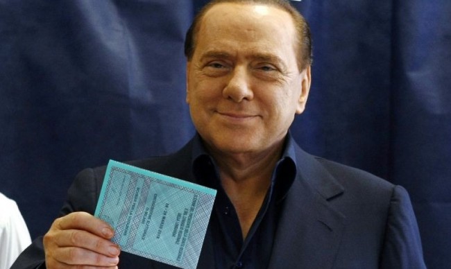 Berlusconi al seggio: “Lei è poco sorridente”