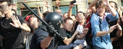 “Indignados”, le manganellate della polizia