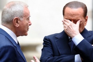 Berlusconi, le dimissioni e l’ultimo morso del Cobra