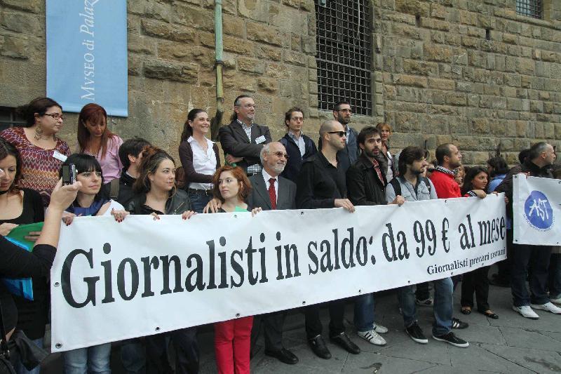 Giornalisti precari: “Lavorare 40 giorni al mese per guadagnare 1.000 euro”