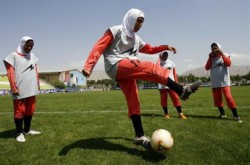 Sì della Fifa alle donne con l’hijab, rivoluzione nel mondo del calcio