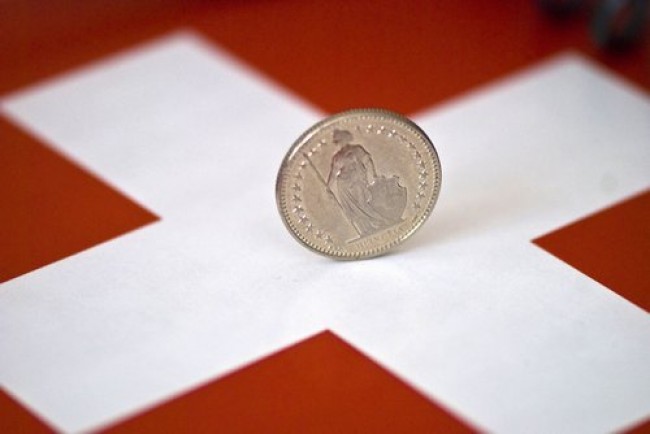 L’euro in crisi, la Svizzera prova (inutilmente) a salvare la propria moneta