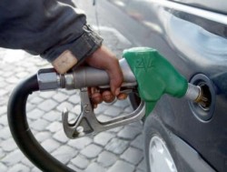 Sconti sui carburanti, ecco perché ENI può permetterseli. Ma il mercato reggerà?